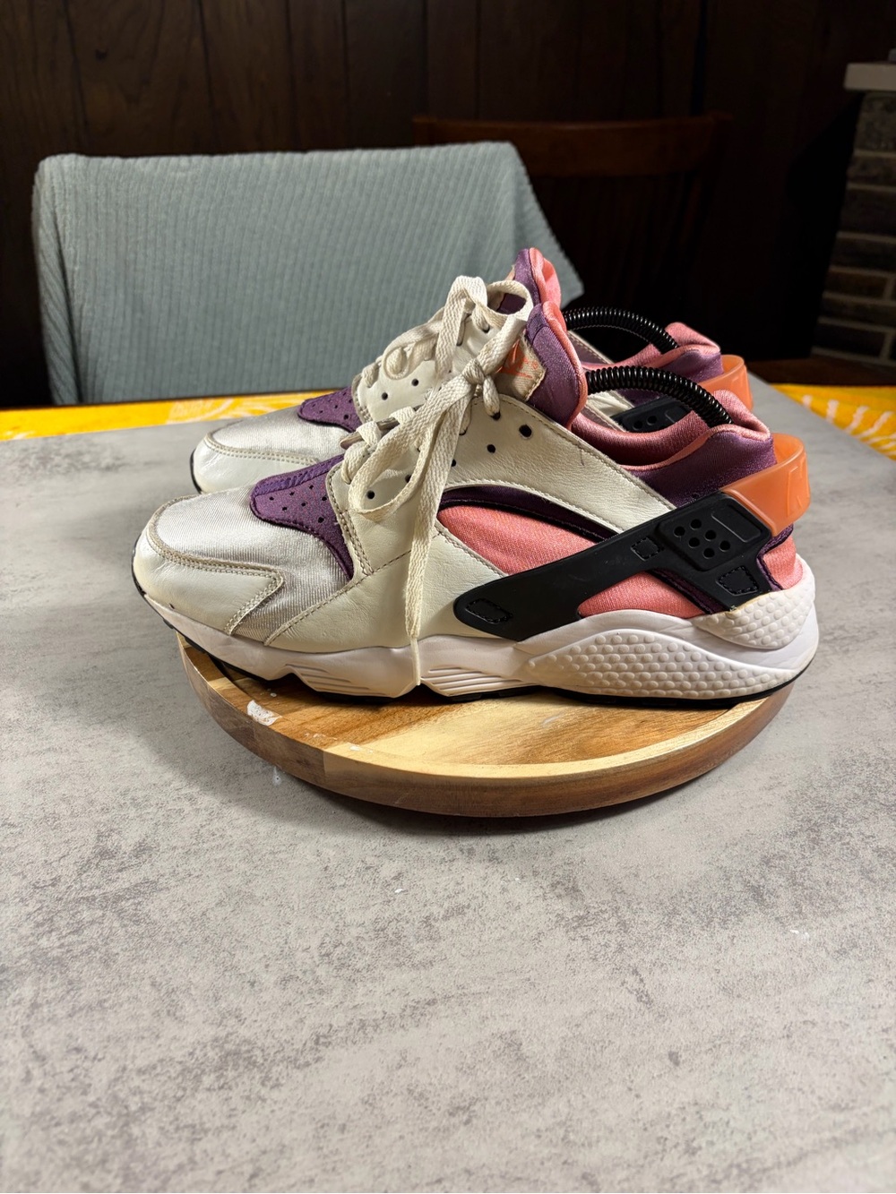 Nike Air Huarache Bright Mango Men’s Low Top Lace-Up Sneakers DD1068-101 size 10